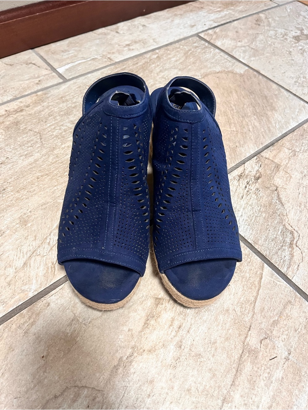 ICONIC- LIZ Claiborne | Open-Toe Wedge Sandals